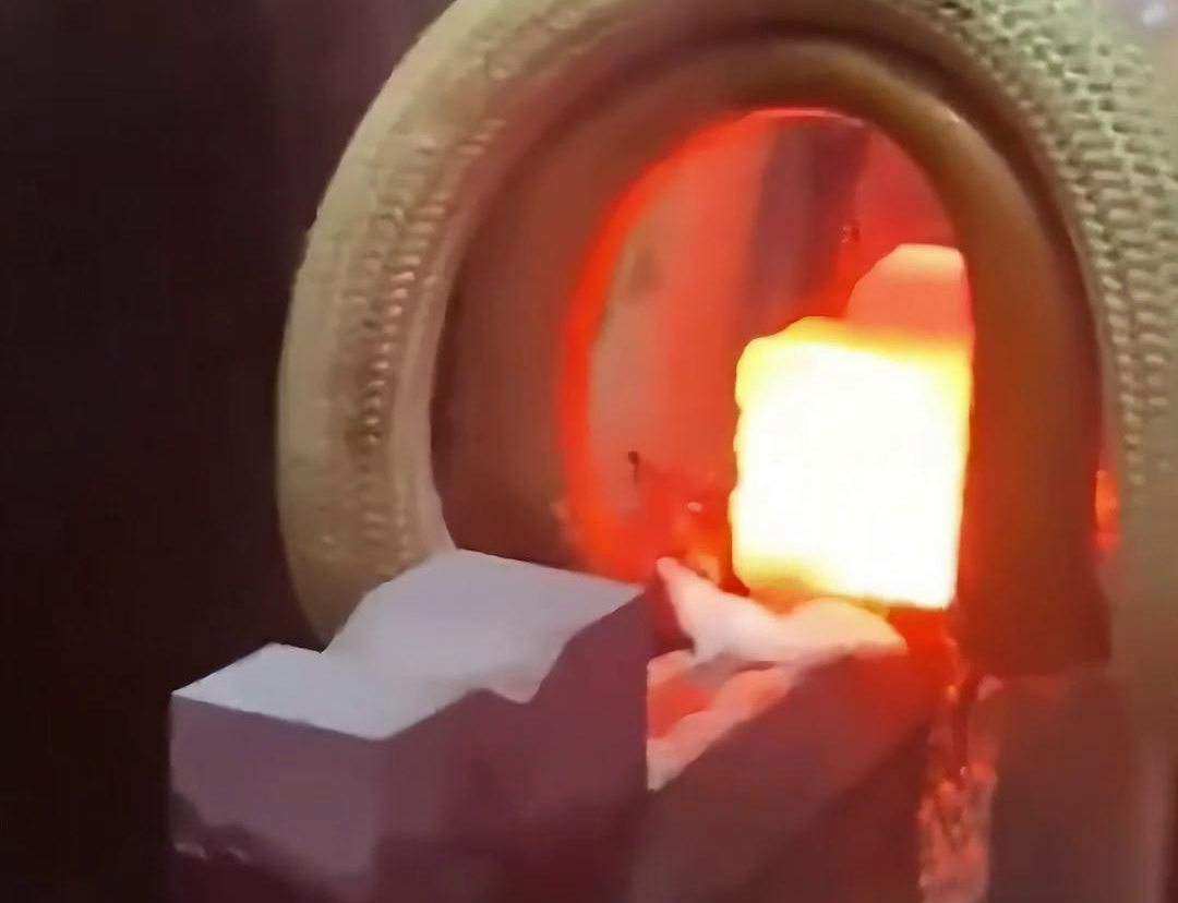 高頻焊機在焊接水鉆頭上的合金時，展現出了其獨特的優勢