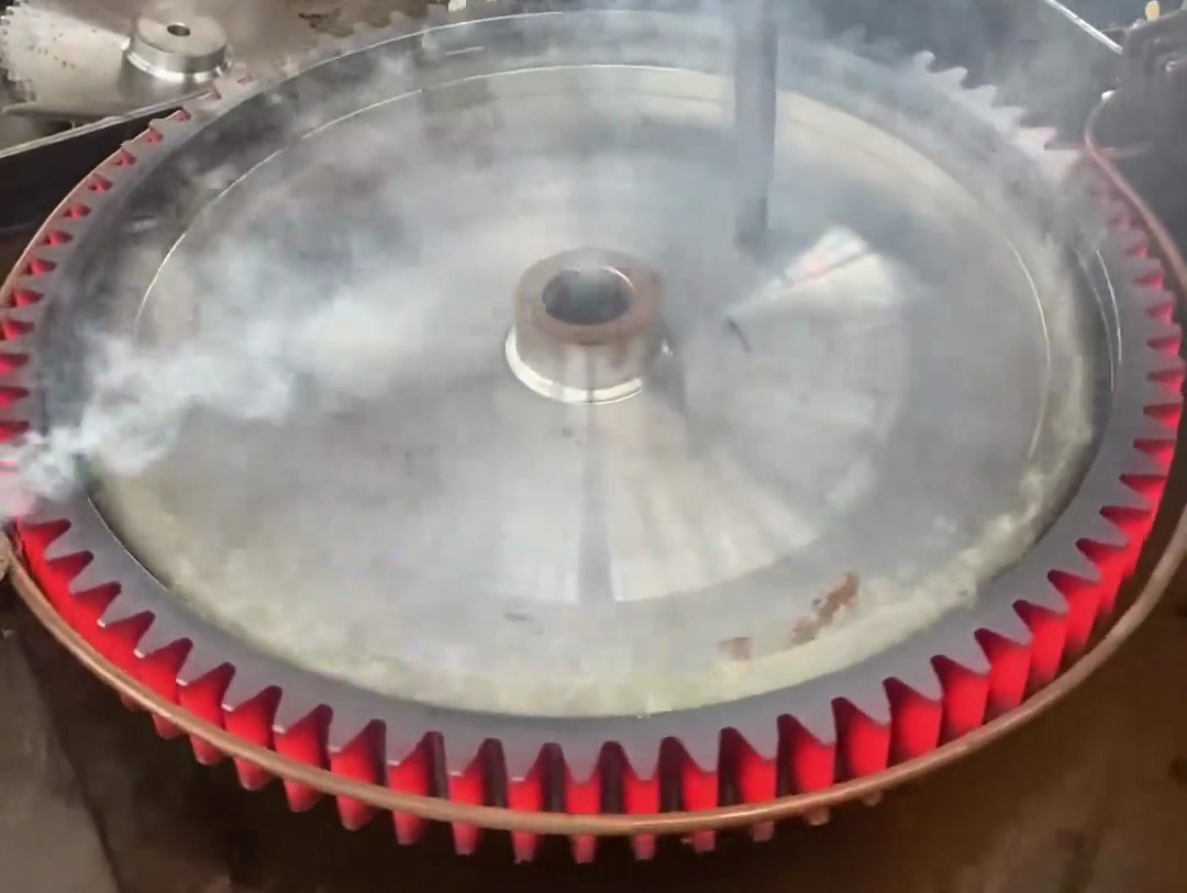 傳統(tǒng)齒輪淬火要被淘汰？我的海拓高頻淬火設(shè)備是王牌