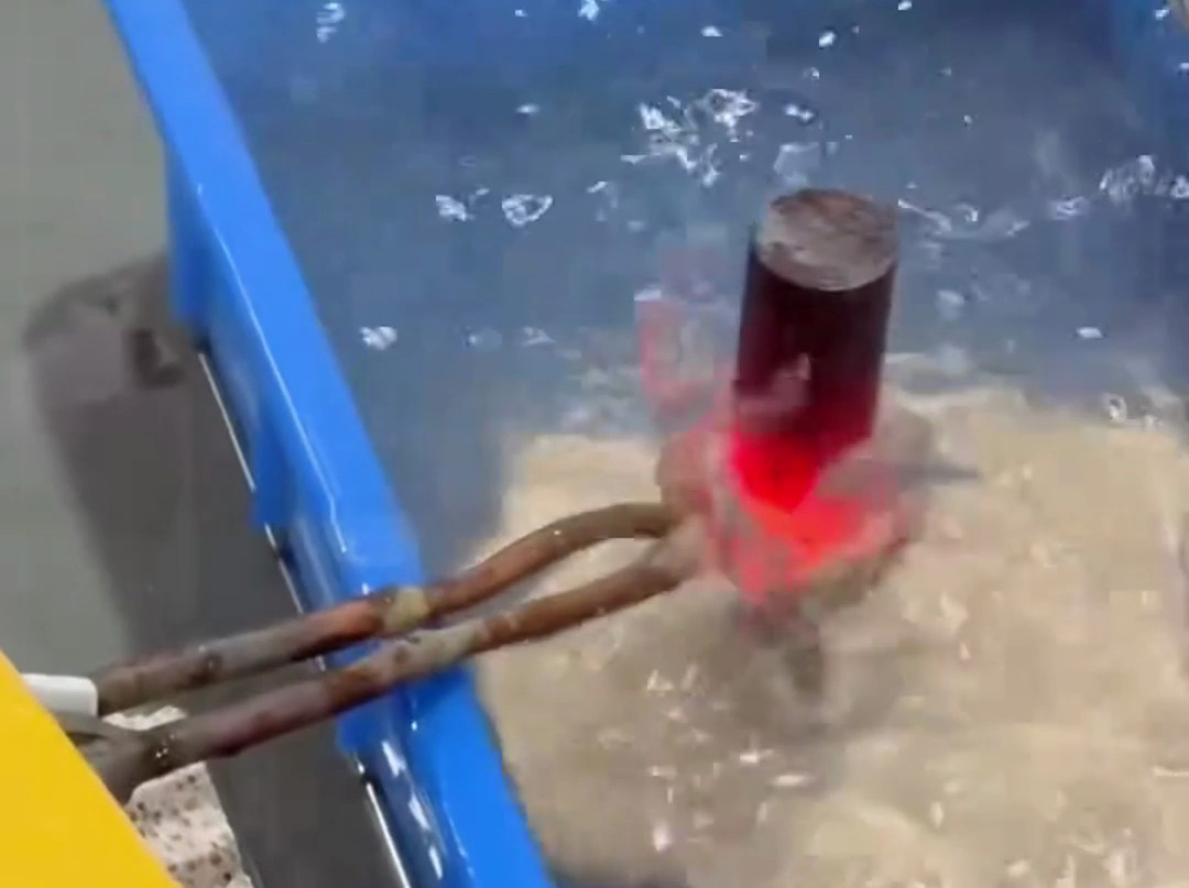真神奇了，在水中也能用高頻加熱機加熱金屬材料