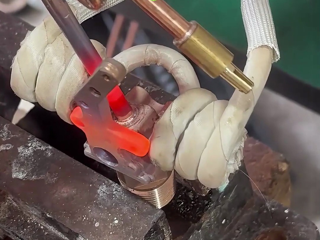 銅管、鋁管焊接、銅件鋁件不銹鋼工件配件焊接都可以使用高頻焊機完成