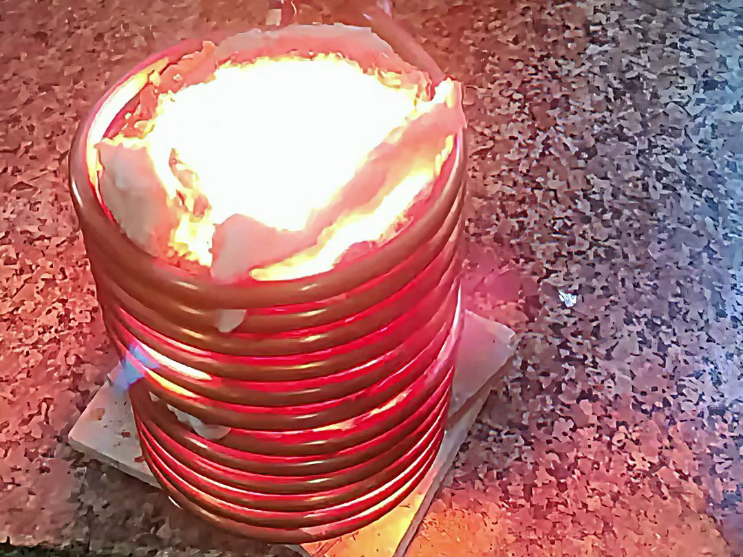 5公斤小型中頻熔煉爐,可以熔煉金銀銅鐵鋁的各類常見金屬材料