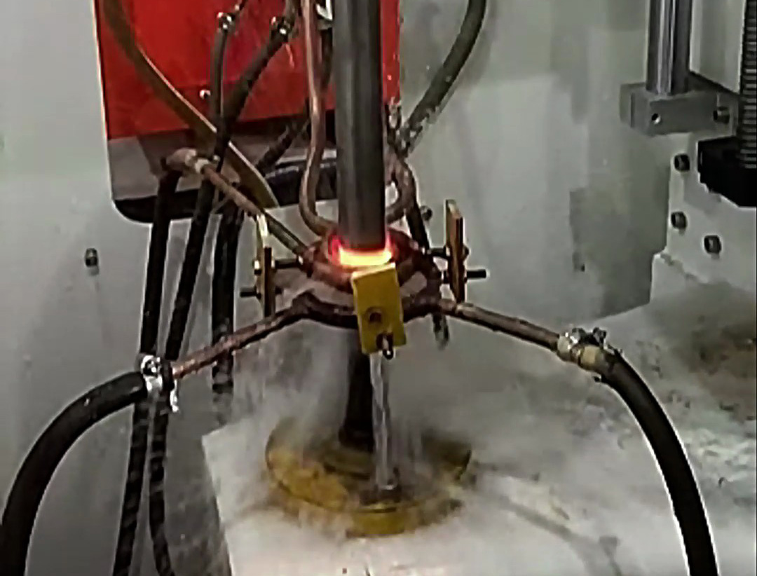 你以為銷子淬火還要人工？這臺機(jī)器已經(jīng)實現(xiàn)銷軸全自動化高頻淬火了
