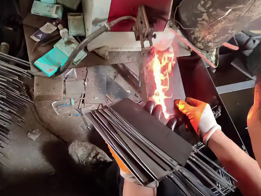 哪怕是廉價的菜刀，它也會經過淬火熱處理工藝