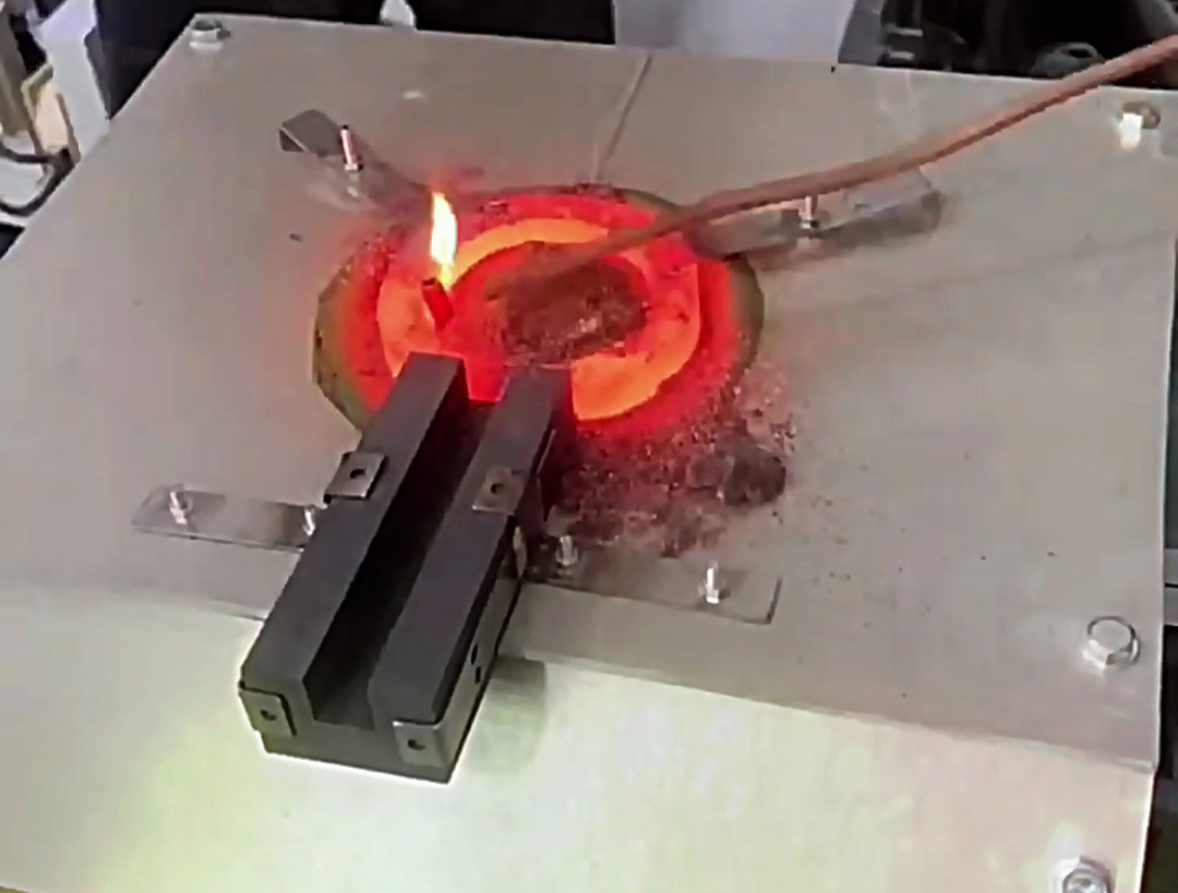 非標(biāo)定制支持！海拓中頻熔煉爐如何滿足你的工業(yè)生產(chǎn)需求