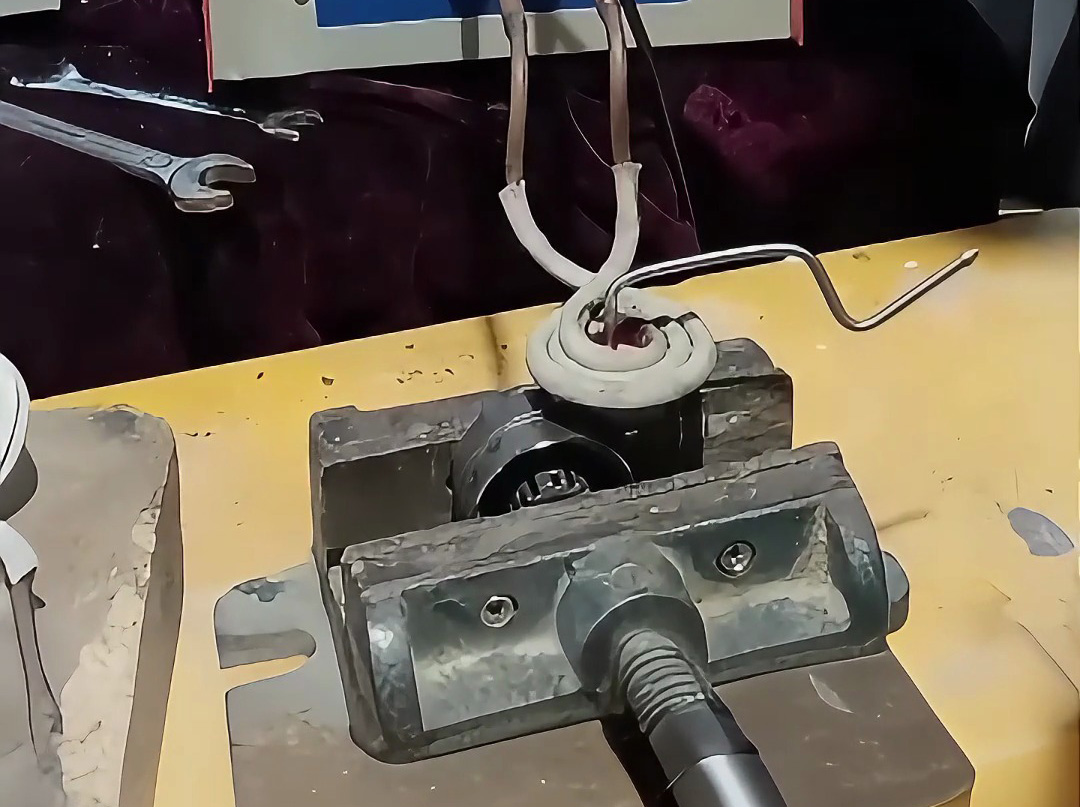 驚呆了！自動(dòng)高頻感應(yīng)加熱設(shè)備竟能這樣焊接不銹鋼管