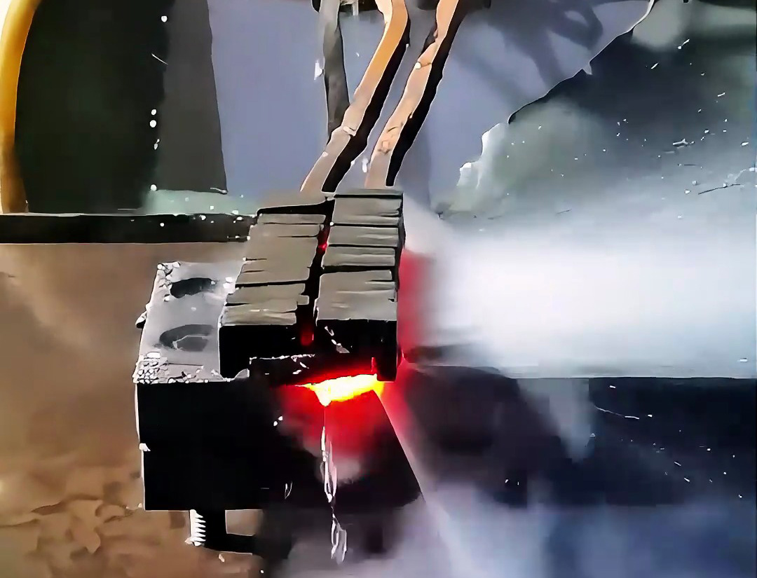 壓板淬火要穩(wěn)準(zhǔn)高效？臥式淬火機(jī)床來搞定